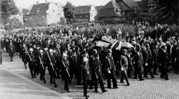  Pogrzeb posła Wojciecha Korfantego w Katowicach w sierpniu 1939 roku.  