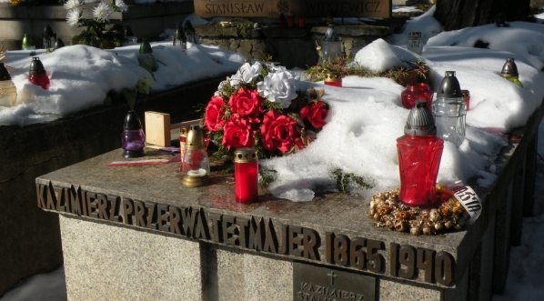  Grób Kazimierza Przerwy Tetmajera na Cmentarzu Zasłużonych  na Pęksowym Brzyzku  w  Zakopanem.  
