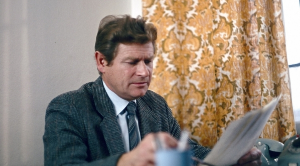 Stanisław Mikulski w filmie Janusza Kidawy "Magiczne ognie" z 1983 roku.  