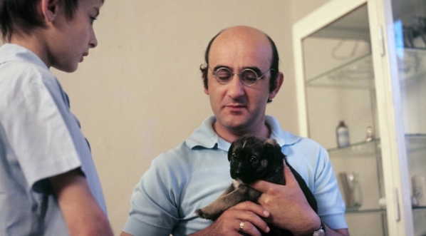  Aktor Marek Dudek i reżyser Henryk Kluba na planie serialu "Doktor Ewa" z 1970 roku.  