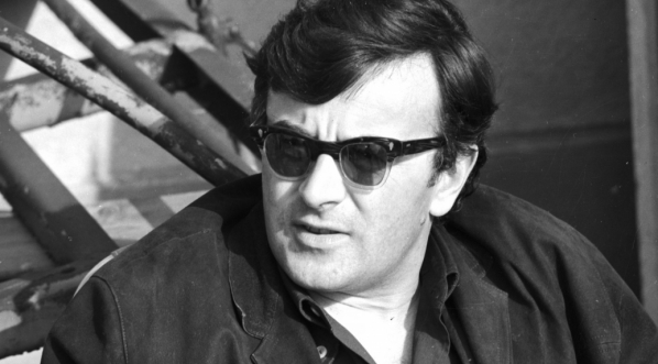  Aleksander Ścibor-Rylski jako scenarzysta filmu Waldemara Podgórskiego "Południk zero" z 1970 roku.  