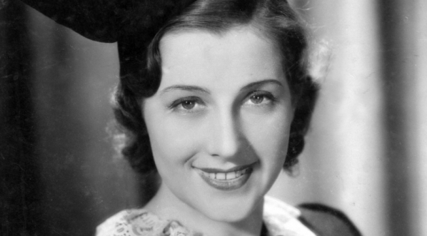  Helena Grossówna w filmie Leona Trystana  "Piętro wyżej" z 1937 roku.  