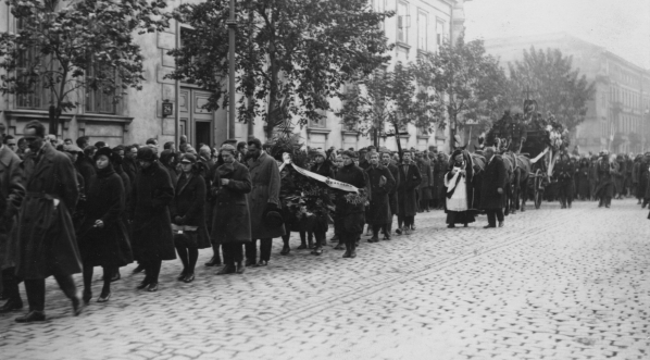  Pogrzeb pisarza Gustawa Daniłowskiego w październiku 1927 roku.  