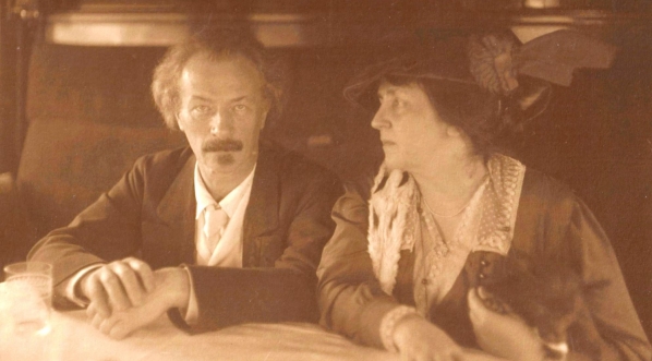  Helena i Ignacy Jan Paderewscy w pociągu  