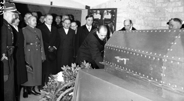  Uczczenie pamięci marszałka Polski Józefa Piłsudskiego w Krakowie w grudniu 1938 r.  