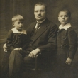 Wilhelm Grimsmann z synami Zygmuntem i Janem. ...