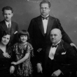 Wilhelm Grimsmann z żoną i dziećmi. ...