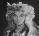 Teresa Suchecka jako Krasawica w sztuce "Bolesław Śmiały" Stanisława Wyspiańskiego w Teatrze Miejskim im. Juliusza Słowackiego w Krakowie w czerwcu 1937 r.