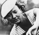 Halina Konopacka trenuje rzut dyskiem podczas  IV Światowych Igrzysk Kobiet w Londynie  w sierpniu 1934 roku.