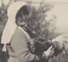 Helena Paderewska (1856-1934) na swojej farmie kur rasowych w Riond-Bosson k. Morges w Szwajcarii