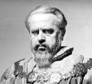 Władysław Staszewski w roli Cecila w przedstawieniu "Elżbieta Królowa Anglii" w Teatrze Powszechnym w Warszawie w 1959 roku.