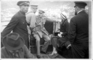 Józef Piłsudski podczas zwiedzania wyspy Madery łodzią motorową. Widoczna m.in. lekarka marszałka Eugenia Lewicka. (styczeń - marzec 1931 r.)