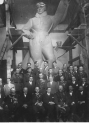 Komitet budowy Pomnika Lotników przy projekcie pomnika autorstwa Edwarda Wittiga w maju 1927 r.
