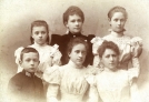 Portret żony Karola Stromengera z ich synem Karolem i czterema córkami.