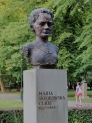 Pomnik Marii Skłodowskiej Curie w parku Jordana w Krakowie.