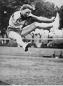 Halina Konopacka trenuje skok wzwyż podczas  IV Światowych Igrzysk Kobiet w Londynie w sierpniu 1934 r.