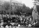 Odsłoniecie pomnika Henryka Sienkiewicza w parku im. Jana Kochanowskiego w Bydgoszczy w sierpniu 1927 roku.