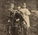 Henryk Sienkiewicz z dziećmi w Zakopanem .