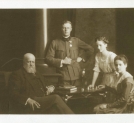 Karol Lanckoroński z dziećmi: Antonim, Adelajdą i Karoliną.