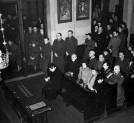 Wojskowa czołówka teatralna "Lwowska Fala" ofiarowuje wotum w intencji Lwowa w polskim kościele w Londynie 2.04.1944 roku.