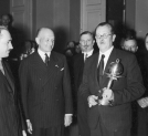 Uroczystość wręczenia nagród zwycięzcom XI Międzynarodowego Rajdu Automobilklubu Polski w Oficerskim Kasynie Garnizonowym w Warszawie w czerwcu 1938 r.  (2)