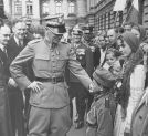 Dzieci szlachty zagrodowej z wizytą u marszałka Edwarda Śmigłego-Rydza w Warszawie w czerwcu 1939 r.