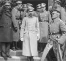 Naczelnik Państwa Józef Piłsudski z grupą oficerów.