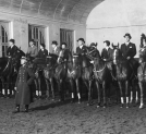 Sportowy pokaz jazdy konnej w Łódzkim Klubie Jazdy Konnej w 1934 roku.