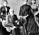 Rodzina Skłodowskich; Władysław i jego córki: Maria, Bronisława i Helena.