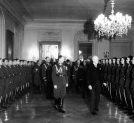 Nowo mianowani podporucznicy u prezydenta RP Ignacego Mościckiego na Zamku Królewskim w Warszawie w listopadzie 1936 roku.
