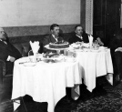 Spotkanie w Warszawie ministra przemysłu i handlu Eugeniusza Kwiatkowskiego z ministrem pracy i opieki społecznej Aleksandrem Prystorem i ministrem reform rolnych Witoldem Staniewiczem, maj 1930 roku.
