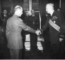 Uroczystość nadania przez prezydenta Władysława Raczkiewicza odznaczenia marszałkowi Arthurowi Harrisowi, 7.06.1945 r.