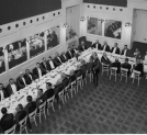 Bankiet pożegnalny na cześć doradcy finansowego rządu RP Charlesa Deweya w sali Hotelu Bristol w listopadzie 1930 roku.