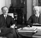 Marszałek Sejmu Ignacy Daszyński przyjmuje w swoim gabinecie premiera Kazimierza Świtalskiego 18.04.1929 r.