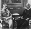 Spotkanie Józefa Piłsudskiego z prezydentem Narutowiczem w Belwederze 10.12.1922 r.