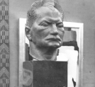 Rzeźba dłuta artysty rzeźbiarza Franciszka Starynkiewicza przedstawiająca głowę poety Jana Kasprowicza.