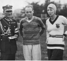 Halina Konopacka   obok fińskiego lekkoatlety Paavo Nurmiego podczas jego pobytu w Warszawie we wrześniu 1929 roku.