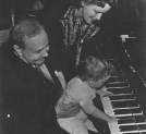 Pianista i kompozytor Józef Hofmann z żoną i synkiem.