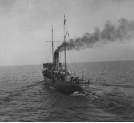 Kanonierka ORP "Komendant Piłsudski" na morzu.