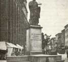 "Pomnik Mikołaja Kopernika."