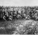 Uroczystość wręczenia przez Józefa Piłsudskiego odznaki "za wierną służbę" oficerom i żołnierzom I Brygady Legionów w Piasecznie 6.08.1916 r.