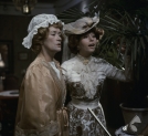 Alina Janowska i Barbara Wrzesińska w filmie Jana Rybkowskiego "Dulscy" z 1975 roku.