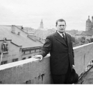 Stanisław Cat-Mackiewicz na dachu Pałacu Prasy w Krakowie w maju 1939 r.