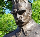 Pomnik Józefa Piłsudskiego koło Belwederu w Warszawie wystawiony jako wyraz wdzięczności za ocalenie Warszawy w 1920 roku.