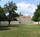 Późnobarokowy pałac w Rogalinie wybudowany w drugiej połowie XVIII wieku przez Kazimierza Raczyńskiego