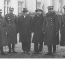 Delegacja z odznaką więźniów politycznych z lat 1914-1921 dla marszałka Józefa Piłsudskiego.