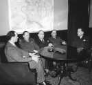 Zygmunt Berezowski - minister spraw wewnętrznych wśród przyjaciół w rocznicę przybycia z kraju w 1945 r.