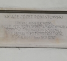 Tablica upamiętniająca pobyt ks. Józefa Poniatowskiego w zamku w Szydłowcu.