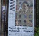 Afisz wystawy "Na jednej strunie: Malczewski i Słowacki"  w Muzeum Narodowym w Warszawie.