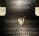 Płyta na grobie prezydenta Gabriela Narutowicza w archikatedrze św. Jana w Warszawie.